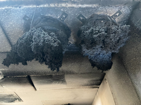 Ekspandert rørmansjett etter eksponering for ektrem varme. Takket være riktig installert passiv brannsikring, fikk brannen ikke mulighet til å spre seg videre.